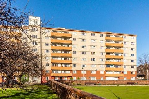 3 bedroom flat to rent, Westfield Court, Gorgie, Edinburgh, EH11