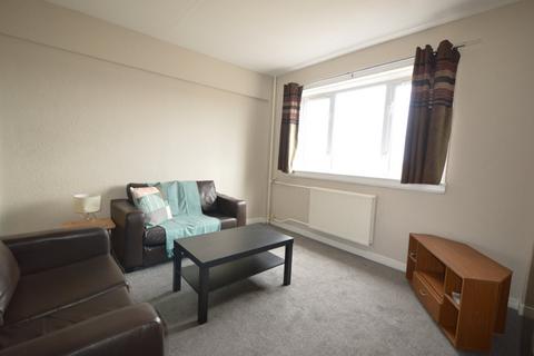 3 bedroom flat to rent, Westfield Court, Gorgie, Edinburgh, EH11