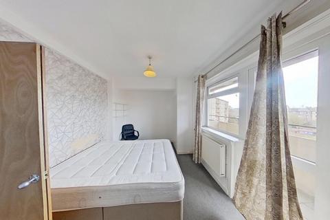 3 bedroom flat to rent, Westfield Court, Gorgie, Edinburgh, EH11