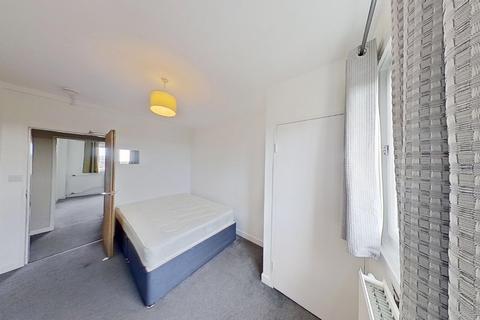 3 bedroom flat to rent, Westfield Court, Gorgie, Edinburgh, EH11