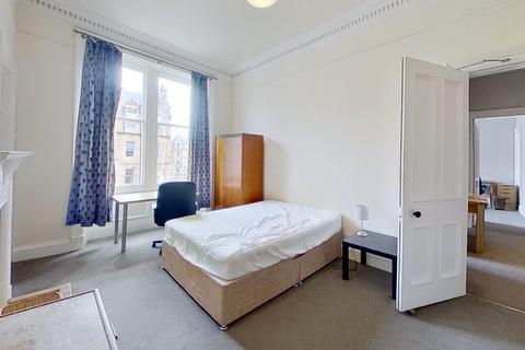 4 bedroom flat to rent, (2f1) Marchmont Road, Edinburgh, EH9