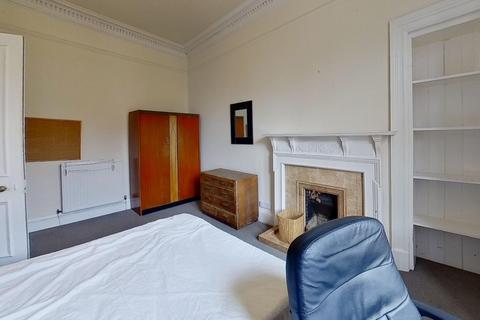 4 bedroom flat to rent, (2f1) Marchmont Road, Edinburgh, EH9