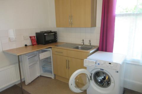 Studio to rent - Forest Drive West, London E11