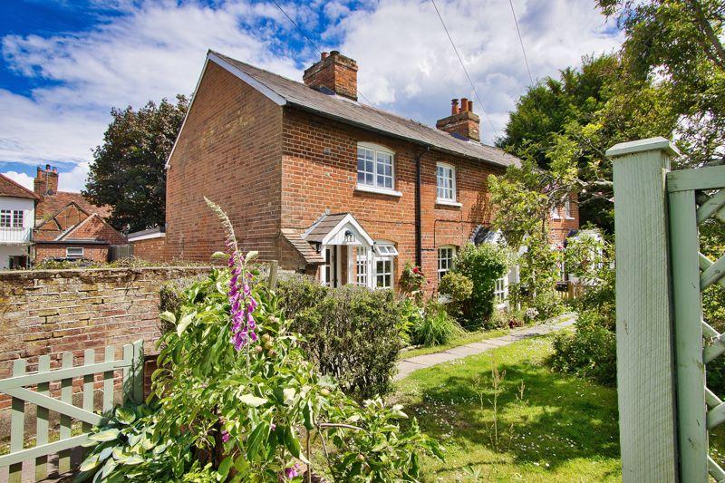 Chobham, Surrey 2 bed cottage £465,000