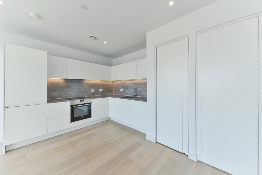 Windlass House, Royal Wharf, London, E16 2 bed apartment £2,578 pcm