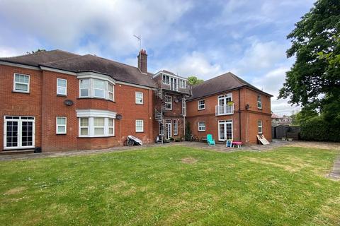 2 bedroom apartment to rent - Springfield Road, Chelmsford, CM2