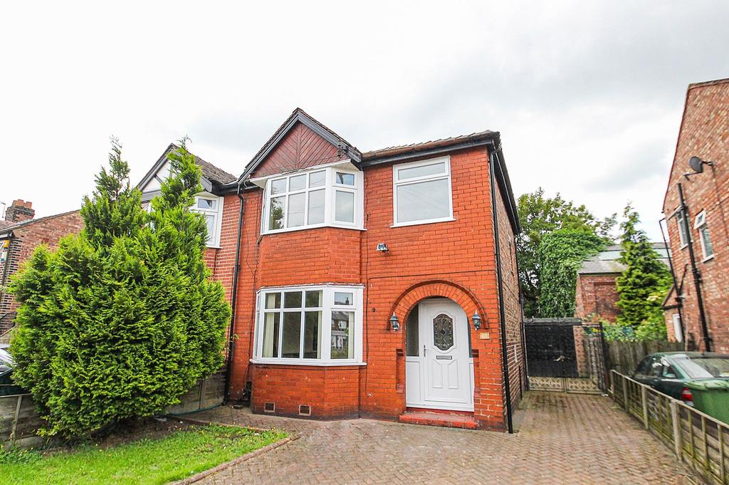 Derbyshire Lane West, Stretford... 3 bed semidetached house £1,200