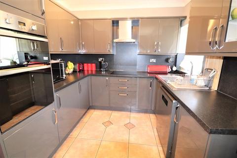 2 bedroom bungalow for sale - Ivydore Avenue, Worthing