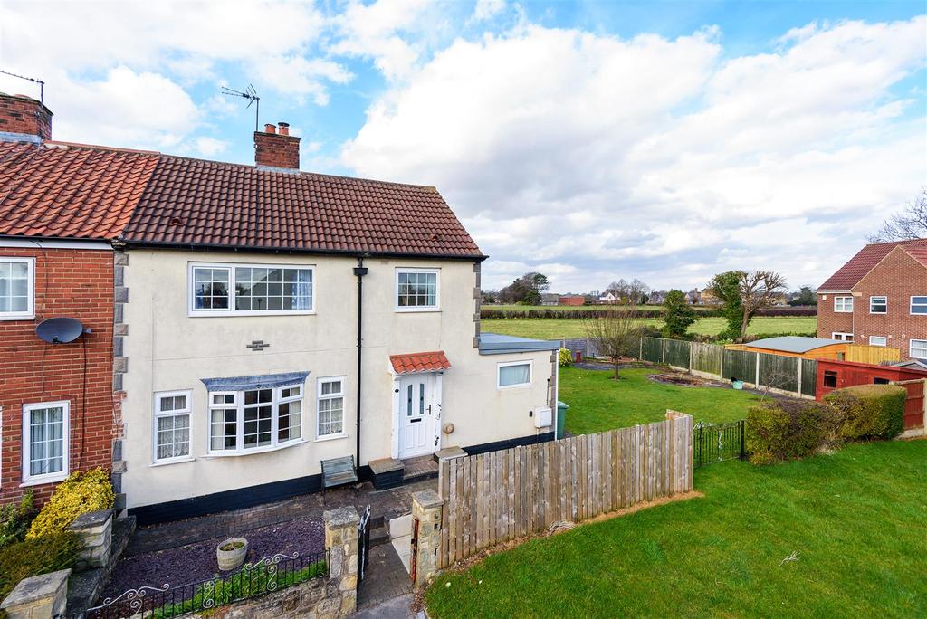 Willow Crescent, Clifford, Clifford, West Yorkshire 3 bed semidetached