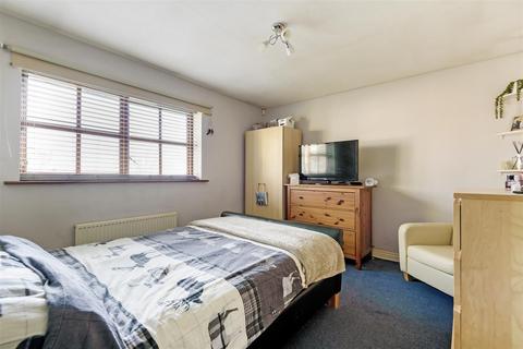 9 Walton Chase, Thorp Arch, Wetherby, LS23 7RA
