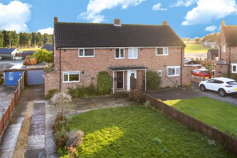 24 Queens Gardens, Tadcaster, LS24 9HD
