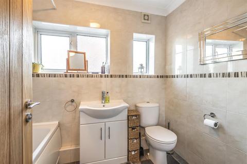 24 Queens Gardens, Tadcaster, LS24 9HD