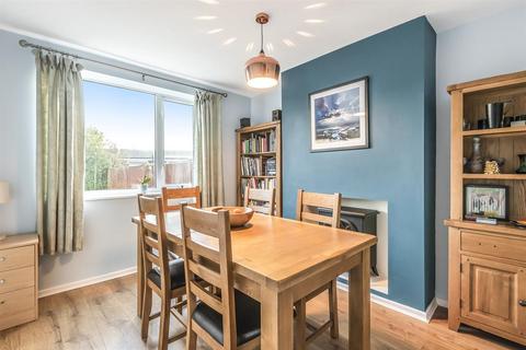 24 Queens Gardens, Tadcaster, LS24 9HD