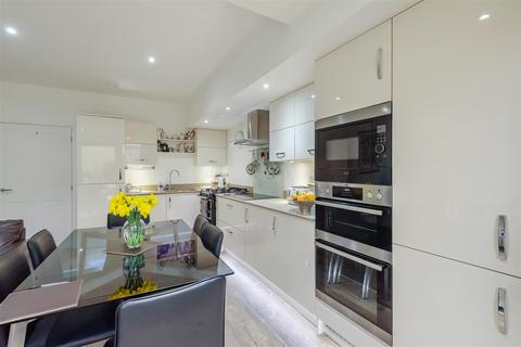16 Bayldon Square, York, YO23 1PT