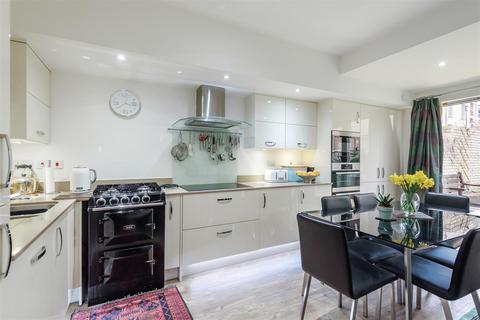 16 Bayldon Square, York, YO23 1PT