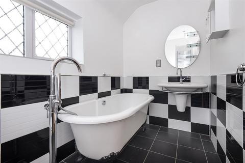46 Brookside, Collingham, Wetherby, LS22 5AN