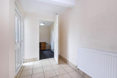 46 Brookside, Collingham, Wetherby, LS22 5AN