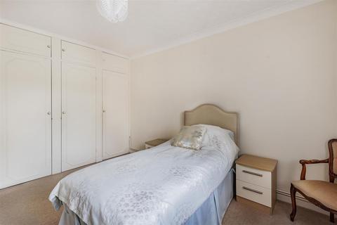 17 Lacey Grove, Wetherby, LS22 6RL