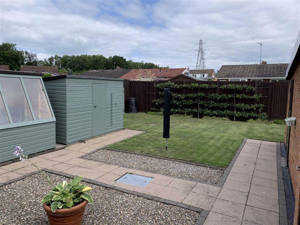 The Grove, StourportOnSevern, DY13 2 bed bungalow £800 pcm (£185 pw)