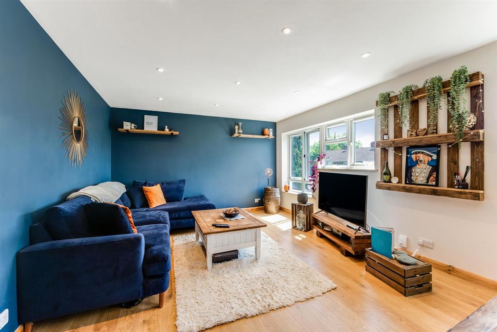 Blyth Road, Bromley, BR1 3 bed £375,000
