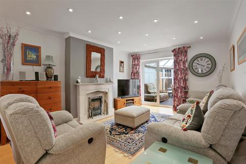 16 The Laurels, Banstead, SM7 2HG