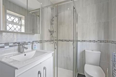 16 The Laurels, Banstead, SM7 2HG