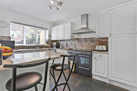 16 The Laurels, Banstead, SM7 2HG