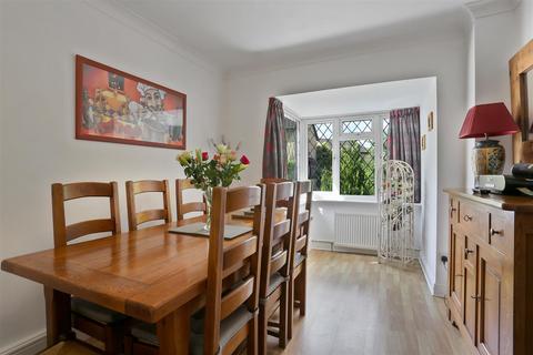 16 The Laurels, Banstead, SM7 2HG