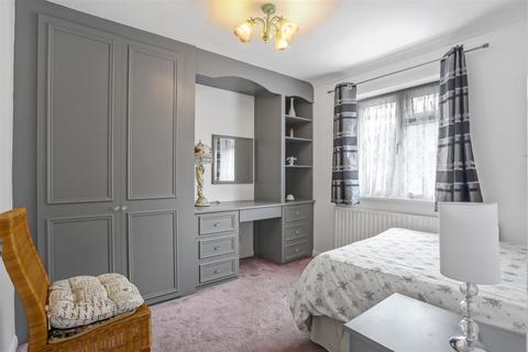 16 The Laurels, Banstead, SM7 2HG