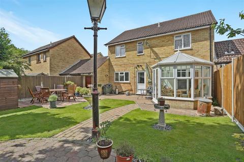 16 The Laurels, Banstead, SM7 2HG