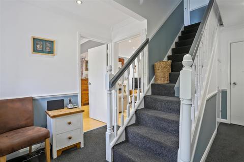 16 The Laurels, Banstead, SM7 2HG