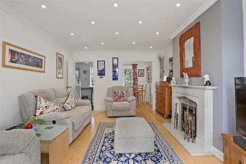 16 The Laurels, Banstead, SM7 2HG