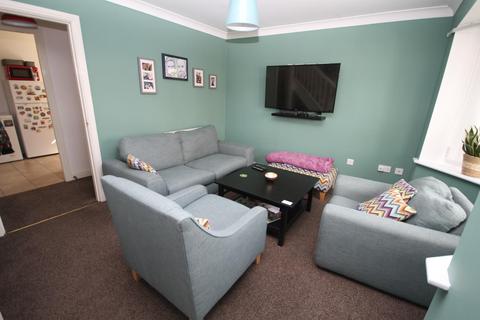 3 Hazelton Close, Shipley, BD18 1QJ