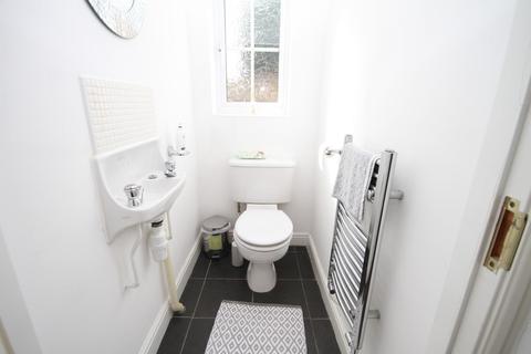 3 Hazelton Close, Shipley, BD18 1QJ