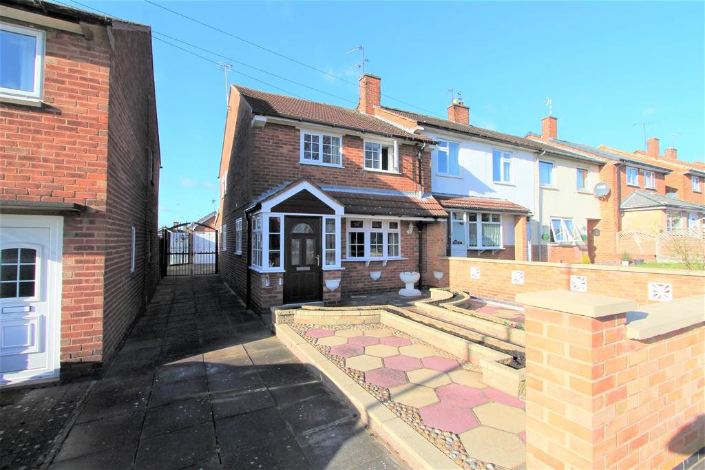 Bowhill Grove, Thurnby Lodge, Leicester LE5 3 bed townhouse £950 pcm (£219 pw)