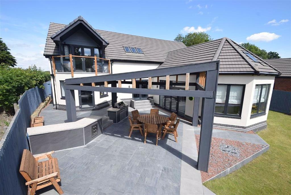Pontesford, Shrewsbury, Shropshire 4 bed detached house £635,000