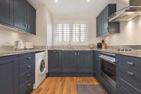 9 Pilsdon Close, London, SW19 6DR