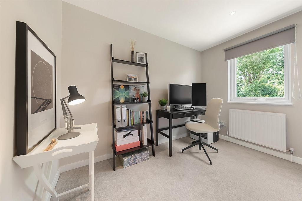Bedroom / Study