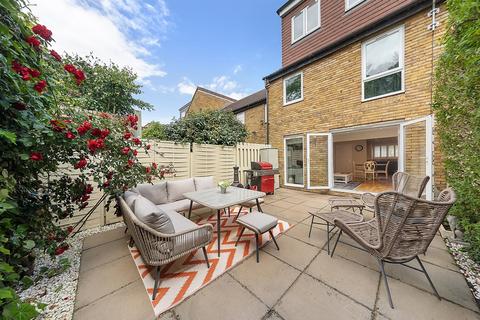 9 Pilsdon Close, London, SW19 6DR