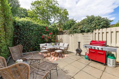9 Pilsdon Close, London, SW19 6DR