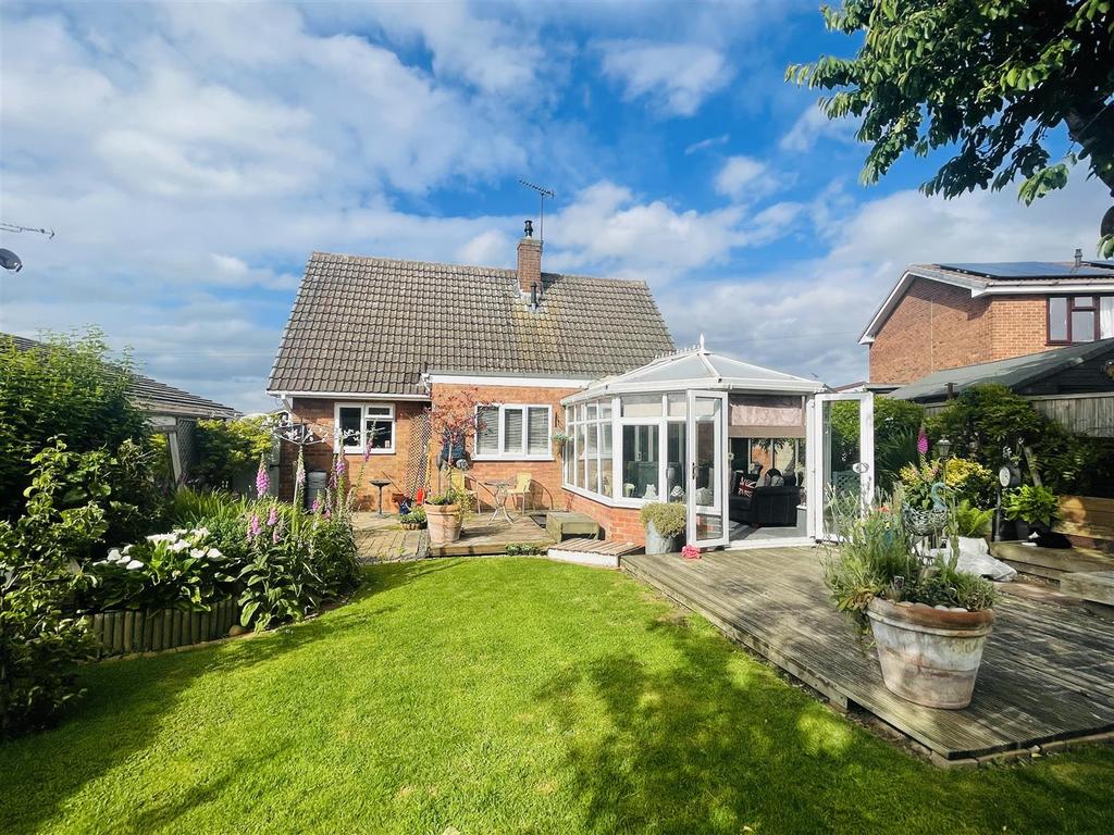 Windermere Avenue, Nuneaton 3 bed detached house £350,000