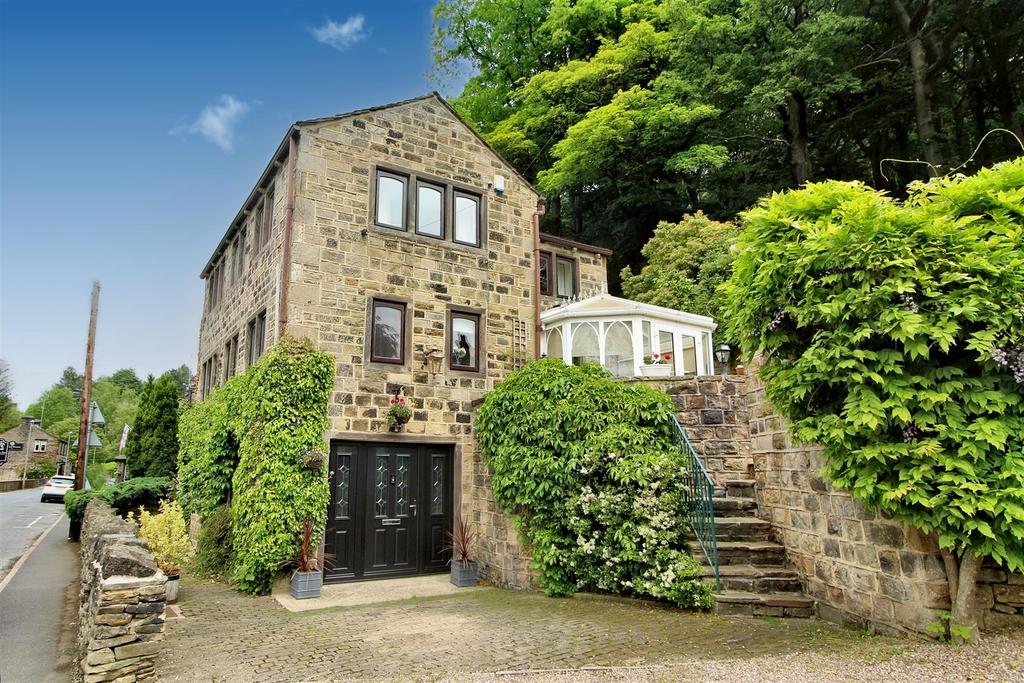 Thunderbridge Lane, Kirkburton, Huddersfield 3 bed detached house for