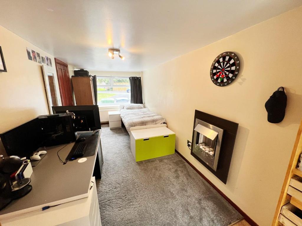 Family room/bedroom 4