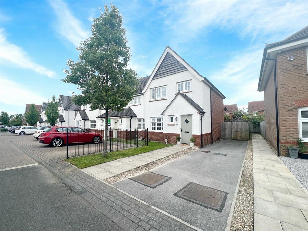 Holtby Avenue, Cottingham 3 bed end of terrace house £220,000