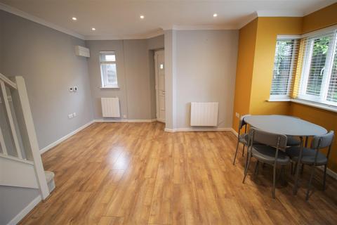 4, The Courtyard Cunliffe Road, Epsom, KT19 0RN