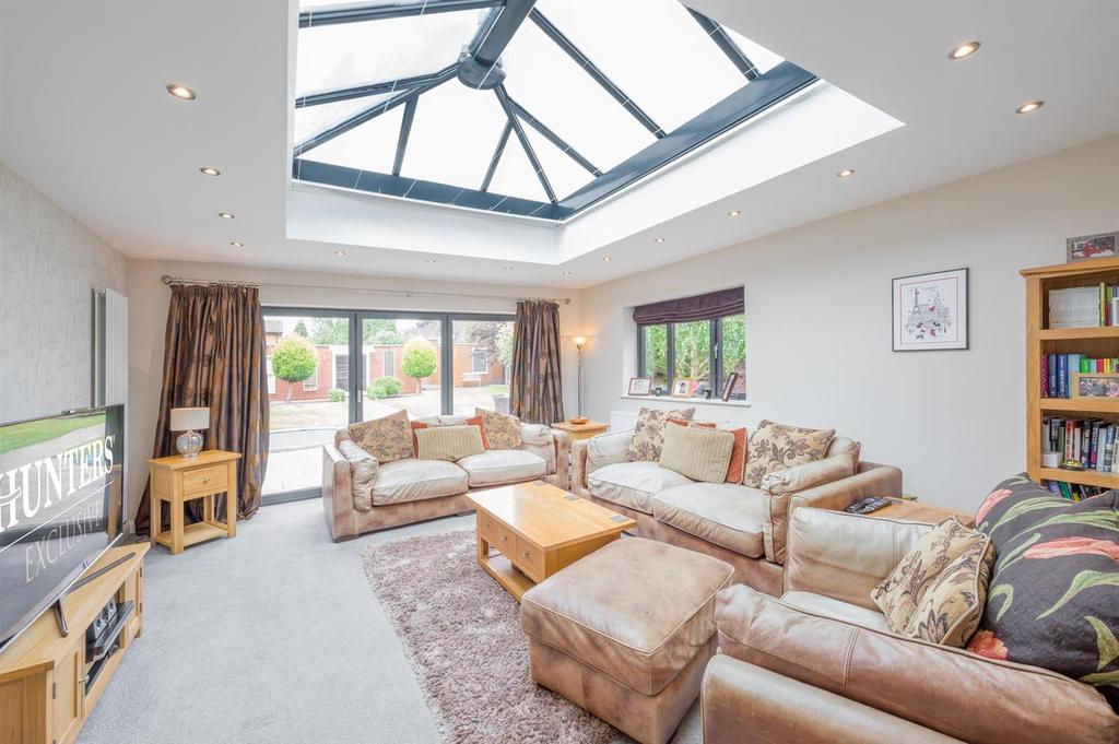 Maidensbridge Road, Wall Heath, DY6 0HG 5 bed detached house £735,000