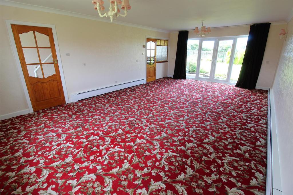 Kaye Lane, Almondbury, Huddersfield, HD5 8XU 3 bed detached house for