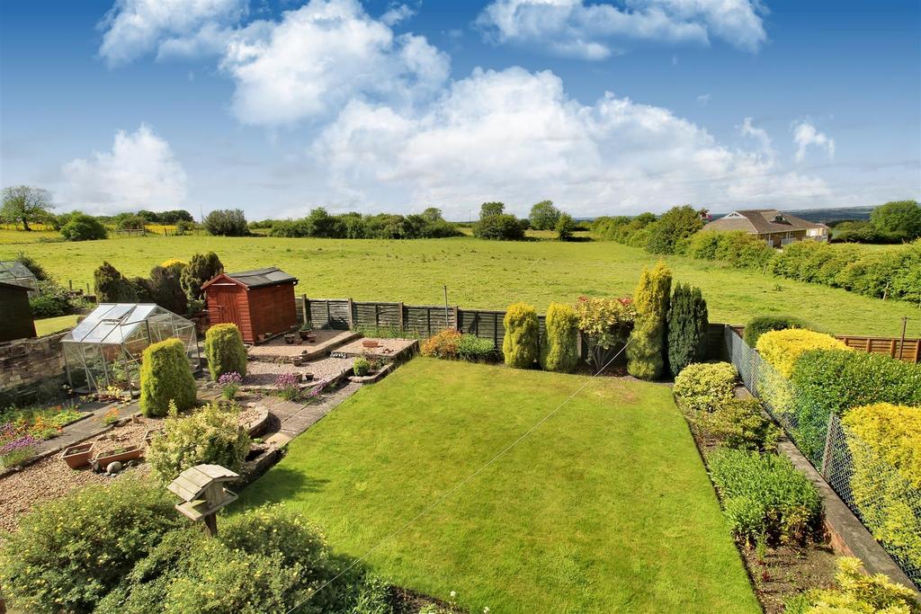 Kaye Lane, Almondbury, Huddersfield... 3 bed detached house £350,000