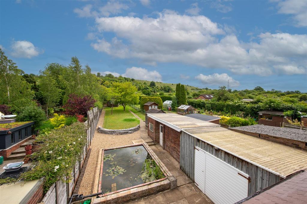 Jeans Way, Dunstable, Bedfordshire 3 bed semidetached house £375,000