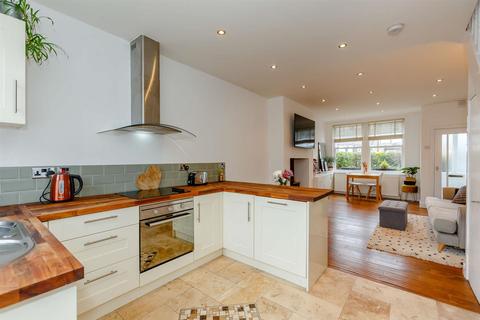 4 Chestnut Grove, Harrogate, HG1 4HS